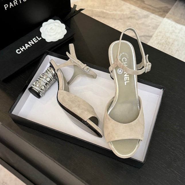 CC SUEDE KIDSKIN SANDAL IMITATION PEARLS GREY