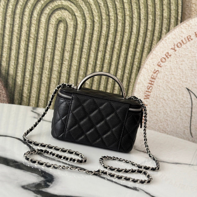 25P VANITY 17 CAVIAR WITH HANDLE METAL IN BLACK CALFSKIN SILVER HARDWARE