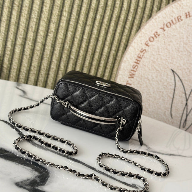25P VANITY 17 CAVIAR WITH HANDLE METAL IN BLACK CALFSKIN SILVER HARDWARE