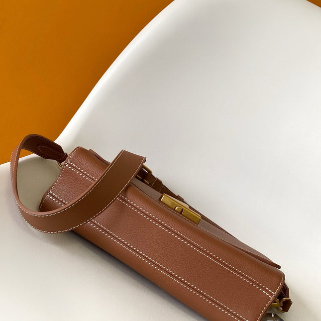 SOFT TWIST 27 IN COGNAC CALFSKIN GOLD LOGO