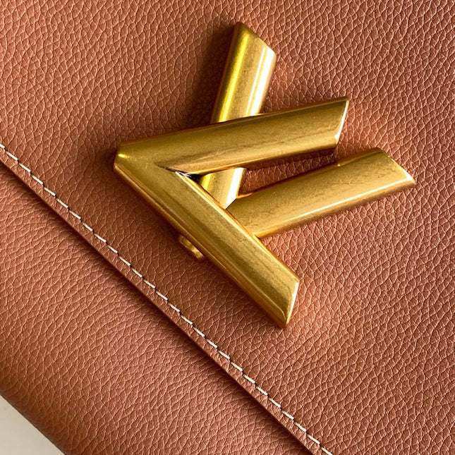 SOFT TWIST 27 IN COGNAC CALFSKIN GOLD LOGO