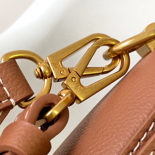 SOFT TWIST 27 IN COGNAC CALFSKIN GOLD LOGO