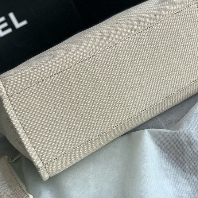 SHOPPING BAG 38 IN BEIGE AND WHITE CANVAS
