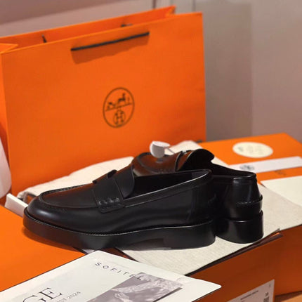 HM PARIS LOAFERS IN BLACK CALFSKIN WITH CLASSIC PENNY STRAP DESIGN