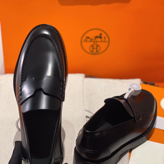 HM PARIS LOAFERS IN BLACK CALFSKIN WITH CLASSIC PENNY STRAP DESIGN