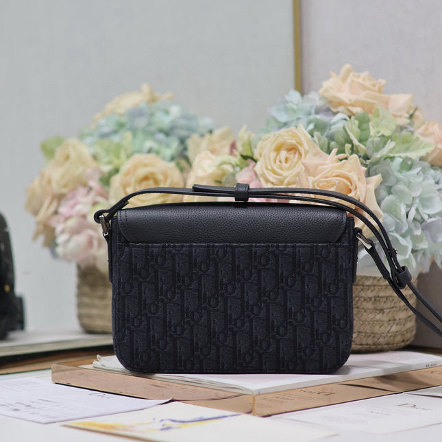 MEDIUM SADDLE MESSENGER BAG IN BLACK OBLIQUE JACQUARD AND BLACK GRAINED CALFSKIN