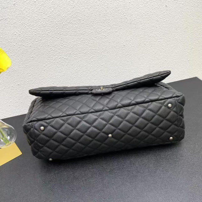 CC CLASSIC FLAP BAG 46 IN BLACK QUILTED CALFSKIN