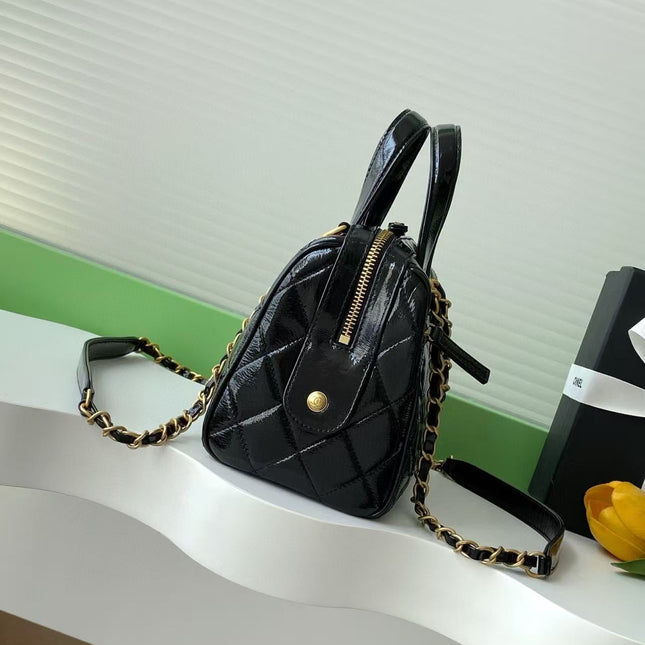 CC HANDBAG 21 IN BLACK PATENT QUILTED CALFSKIN WITH GOLD CHAIN