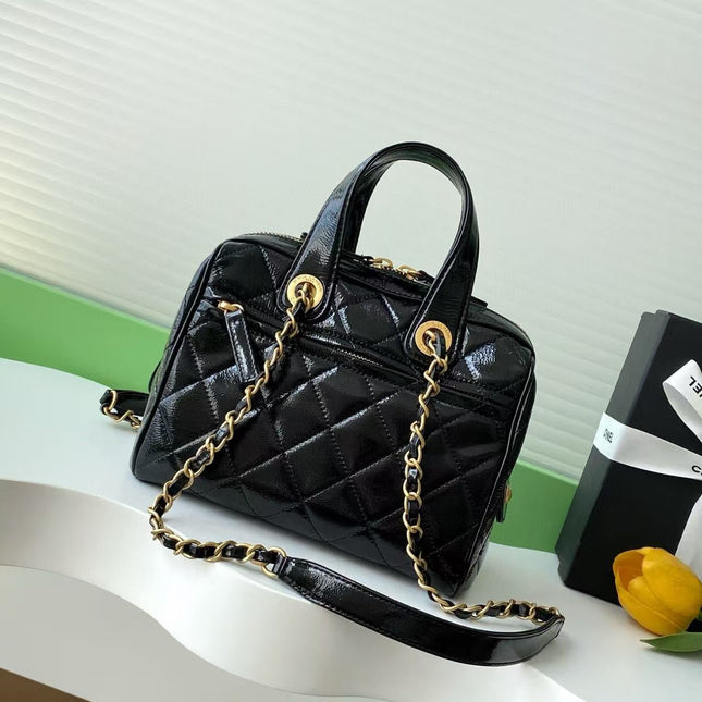 CC HANDBAG 21 IN BLACK PATENT QUILTED CALFSKIN WITH GOLD CHAIN