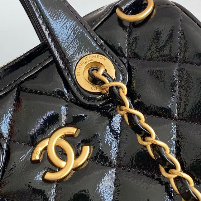 CC HANDBAG 21 IN BLACK PATENT QUILTED CALFSKIN WITH GOLD CHAIN