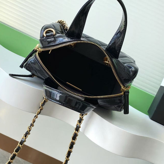 CC HANDBAG 21 IN BLACK PATENT QUILTED CALFSKIN WITH GOLD CHAIN