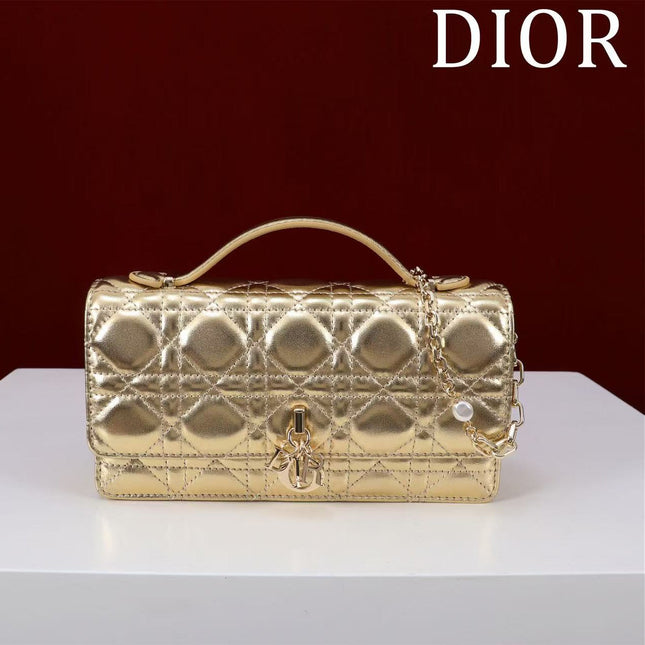 CD BAG 21 IN GOLD CALFSKIN WITH GOLD HARDWARE (Copy)