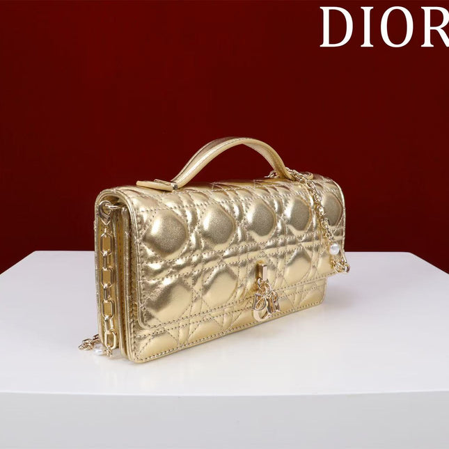 CD BAG 21 IN GOLD CALFSKIN WITH GOLD HARDWARE (Copy)