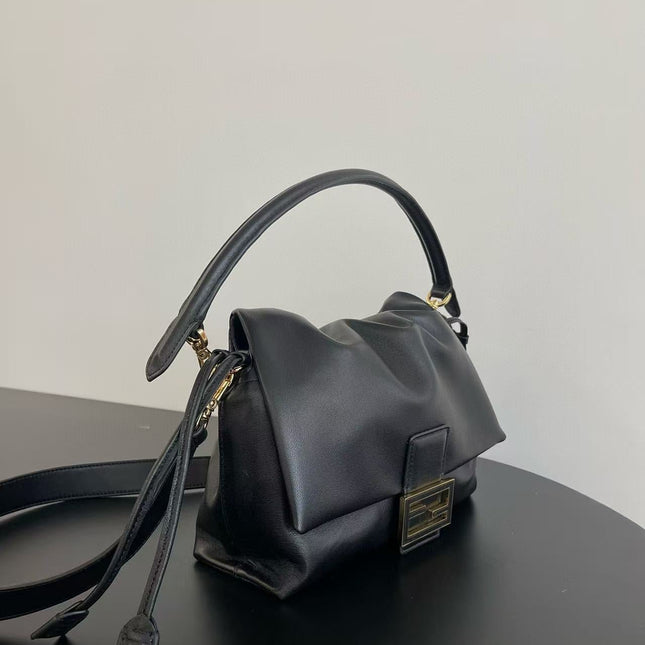FF MAMMA BAGUETTE 16 IN BLACK CALFSKIN