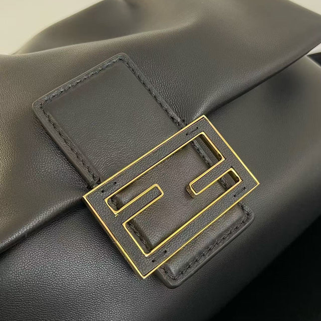 FF MAMMA BAGUETTE 16 IN BLACK CALFSKIN