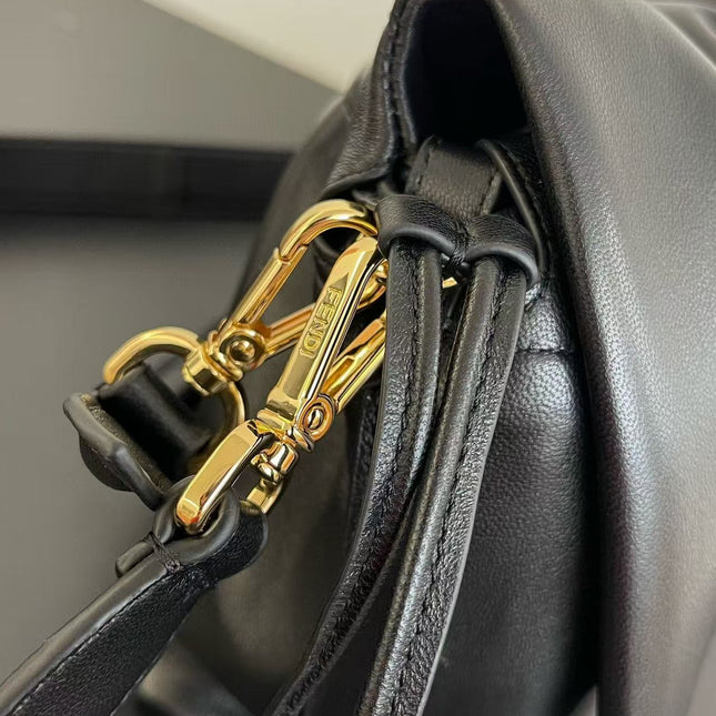 FF MAMMA BAGUETTE 16 IN BLACK CALFSKIN