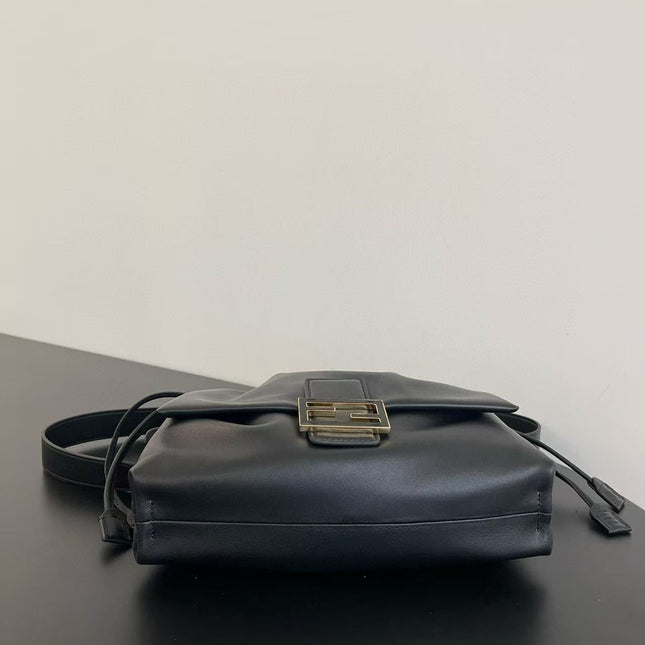 FF MAMMA BAGUETTE 16 IN BLACK CALFSKIN