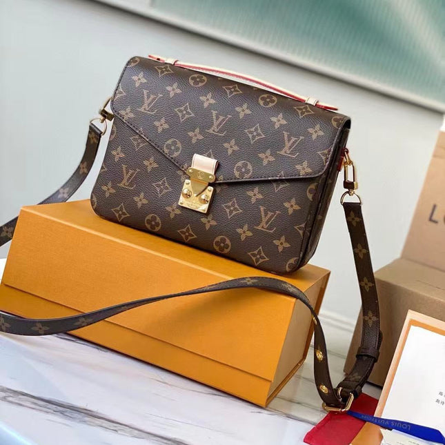 LV MESSENGER BAG 25 IN BROWN MONOGRAM CANVAS