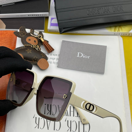 MONTAIGNE SQUARE SUNGLASS CD7129 IN ACETATE
