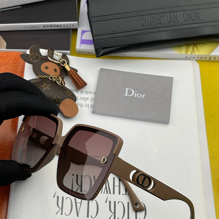 MONTAIGNE SQUARE SUNGLASS CD7129 IN ACETATE
