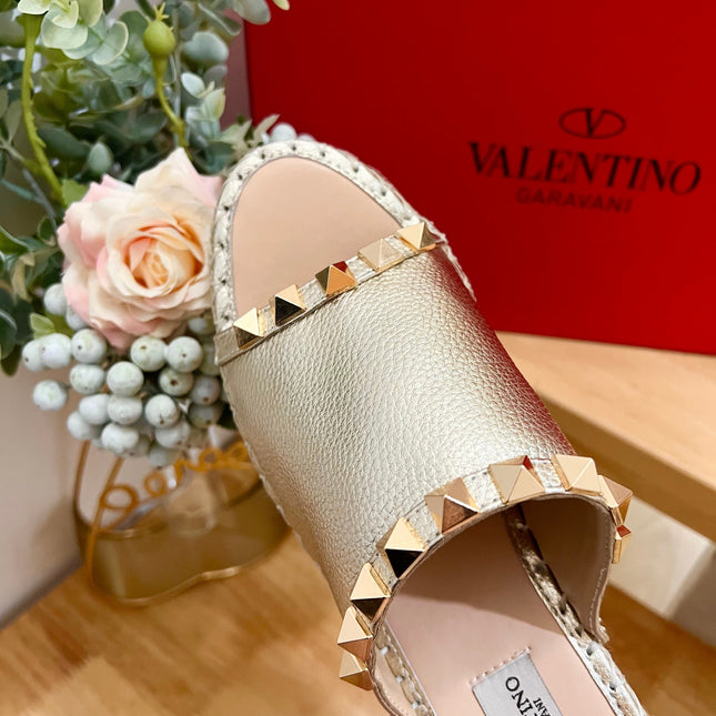 LACE-UP WEDGE SANDALS IN SILVER CALFSKIN WITH STUDS