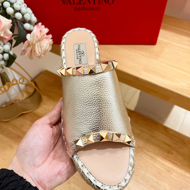 LACE-UP WEDGE SANDALS IN SILVER CALFSKIN WITH STUDS
