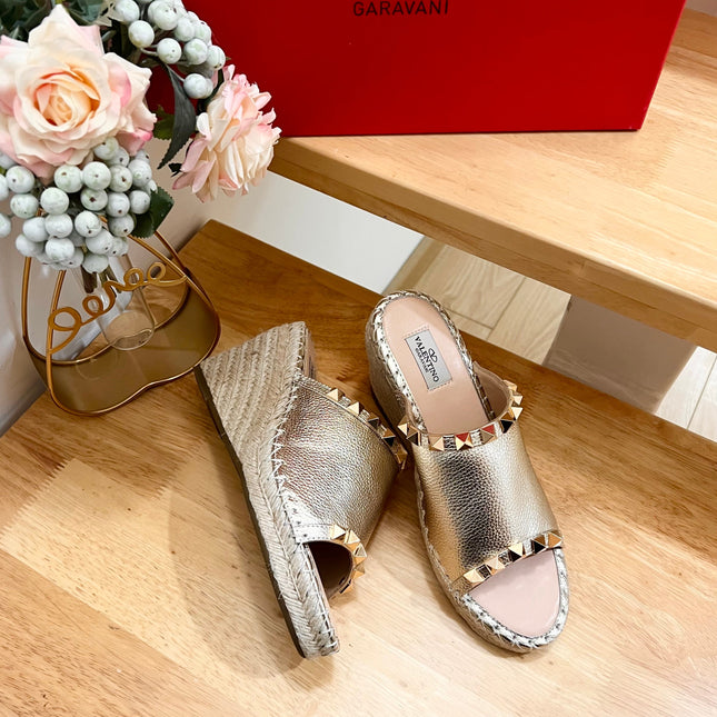LACE-UP WEDGE SANDALS IN SILVER CALFSKIN WITH STUDS
