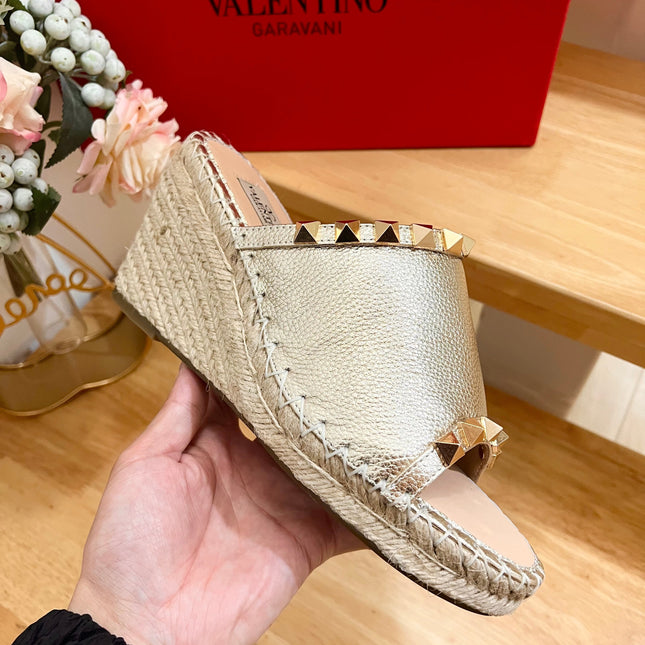 LACE-UP WEDGE SANDALS IN SILVER CALFSKIN WITH STUDS