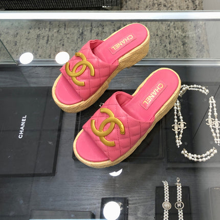 THICK SOLE WEDGE SLIPPERS IN PUNCH PINK LAMBSKIN AND BEIGE RUBBER