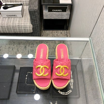 THICK SOLE WEDGE SLIPPERS IN PUNCH PINK LAMBSKIN AND BEIGE RUBBER