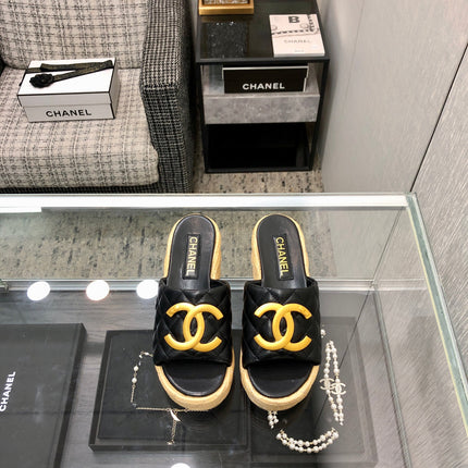 THICK SOLE WEDGE SLIPPERS IN BLACK LAMBSKIN AND BEIGE RUBBER