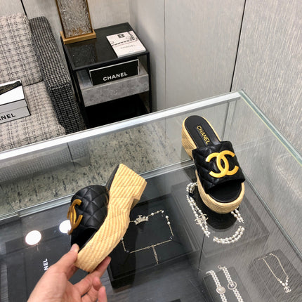 THICK SOLE WEDGE SLIPPERS IN BLACK LAMBSKIN AND BEIGE RUBBER