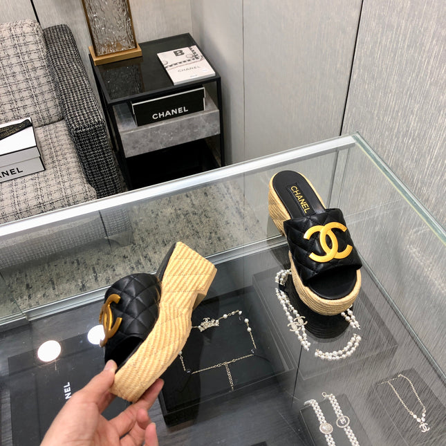 THICK SOLE WEDGE SLIPPERS IN BLACK LAMBSKIN AND BEIGE RUBBER