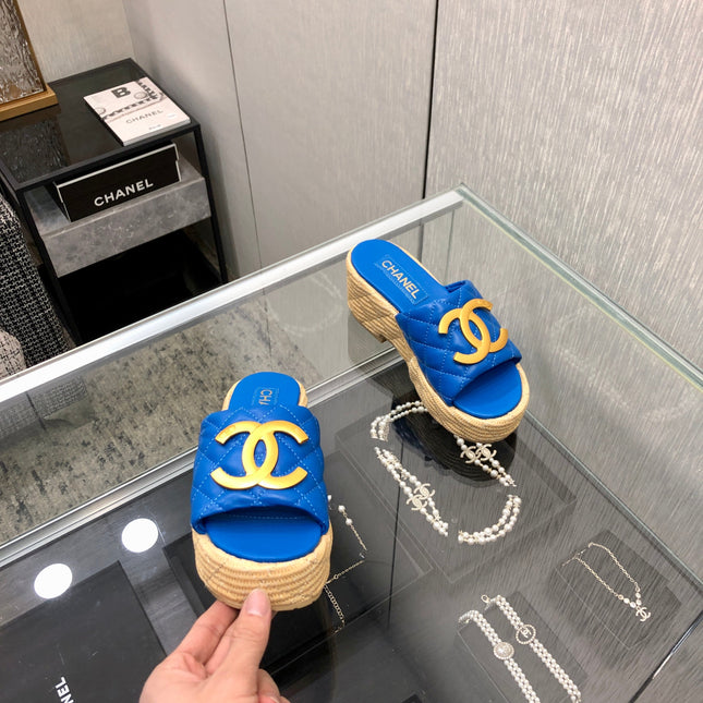 THICK SOLE WEDGE SLIPPERS IN COBALT BLUE LAMBSKIN AND BEIGE RUBBER