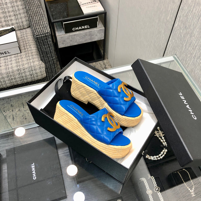 THICK SOLE WEDGE SLIPPERS IN COBALT BLUE LAMBSKIN AND BEIGE RUBBER