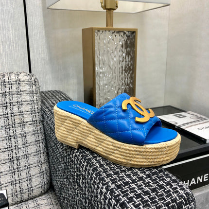 THICK SOLE WEDGE SLIPPERS IN COBALT BLUE LAMBSKIN AND BEIGE RUBBER