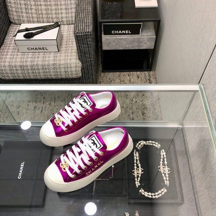 CASUAL SNEAKER IN MAGENTA PURPLE METALLIC LAMBSKIN WITH GOLD LOGO