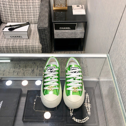 CASUAL SNEAKER IN EMERALD GREEN METALLIC LAMBSKIN WITH GOLD LOGO