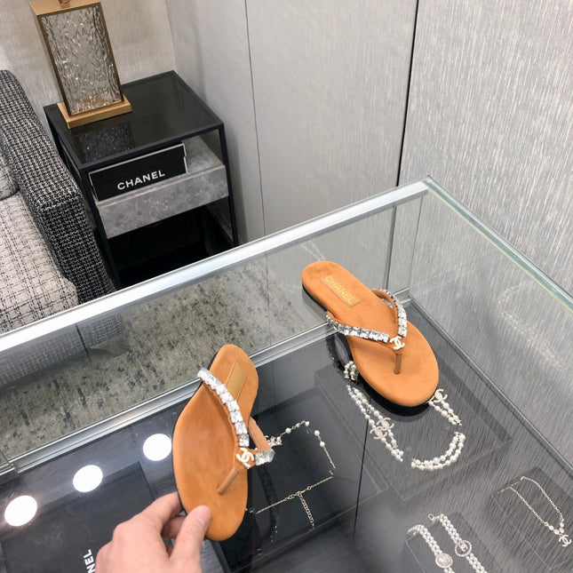 THONG SLIDE IN BRONZE BROWN SUEDE WITH WHITE CRYSTALS