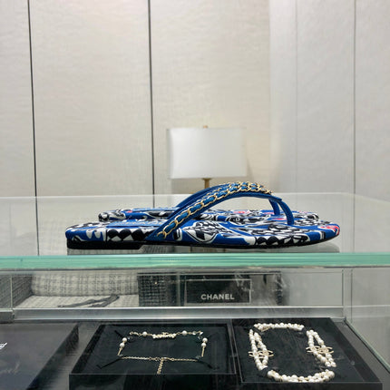 THONG SLIDE IN COBALT BLUE MIX COLORFUL FLORAL FABRIC