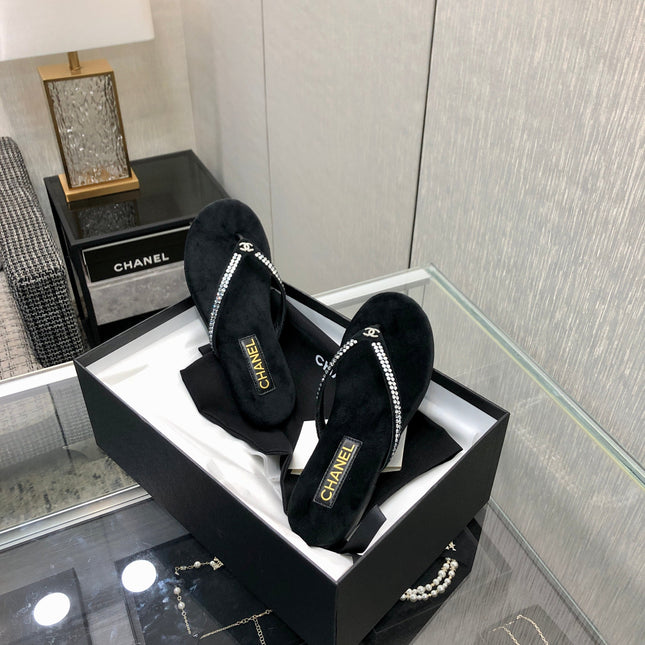 THONG SLIDE IN BLACK SUEDE WITH WHITE RHINSTONES