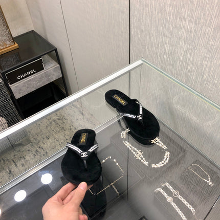 THONG SLIDE IN BLACK SUEDE WITH WHITE RHINSTONES