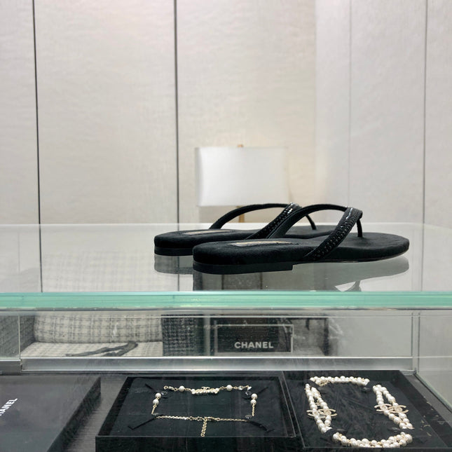 THONG SLIDE IN BLACK SUEDE WITH CRYSTALS