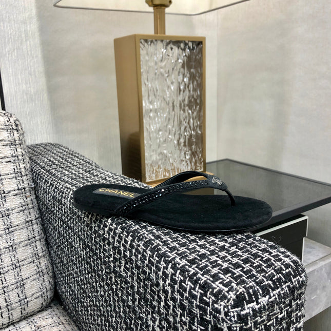 THONG SLIDE IN BLACK SUEDE WITH CRYSTALS