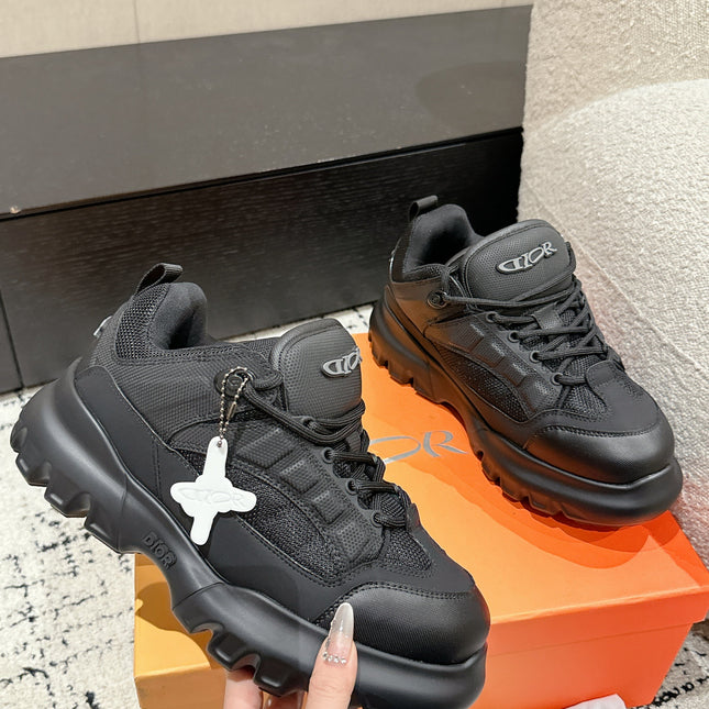 SNEAKER IN BLACK CALFSKIN AND BREATHABLE MESH 175308