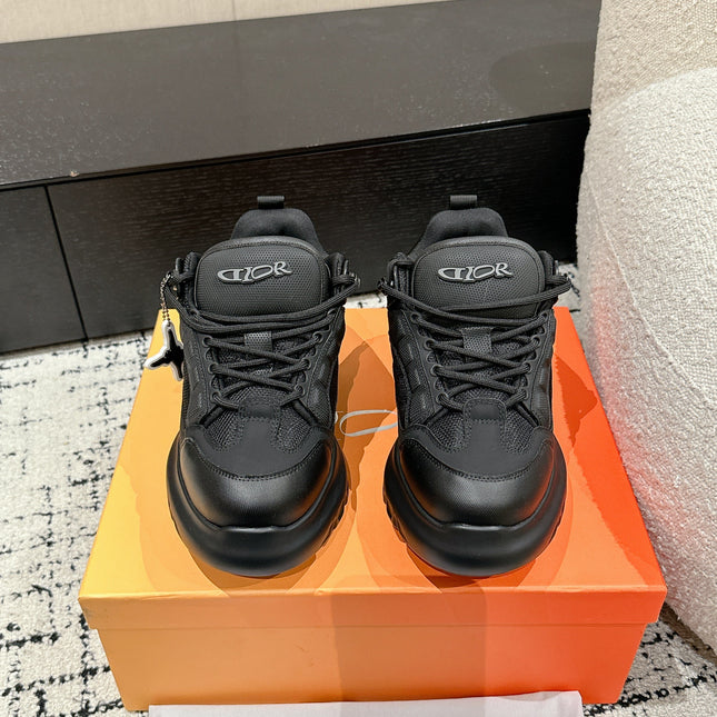 SNEAKER IN BLACK CALFSKIN AND BREATHABLE MESH 175308