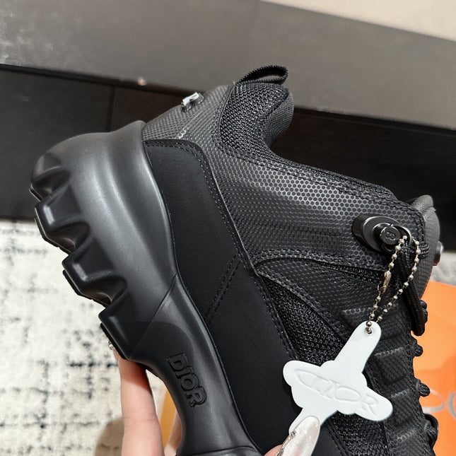 SNEAKER IN BLACK CALFSKIN AND BREATHABLE MESH 175308