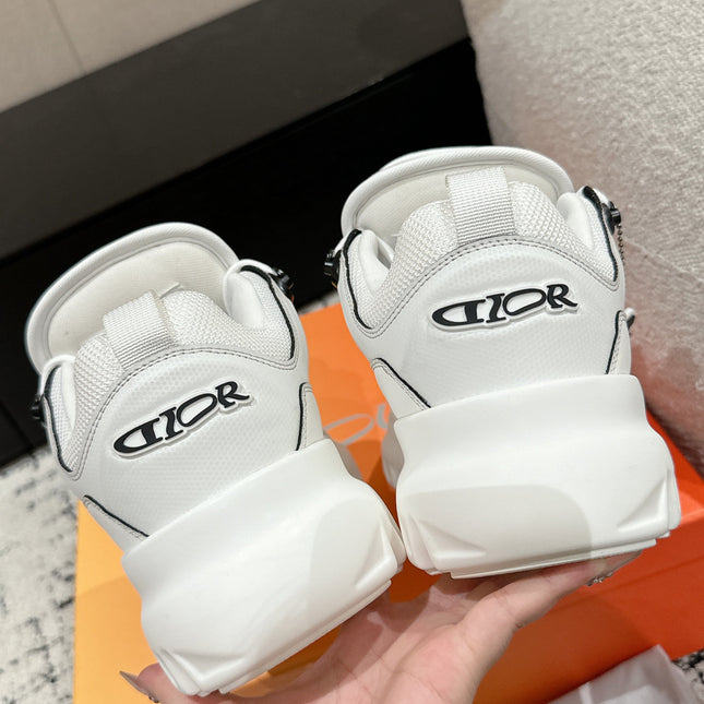 SNEAKER IN WHITE CALFSKIN AND BREATHABLE MESH 175310
