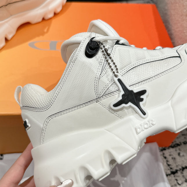 SNEAKER IN WHITE CALFSKIN AND BREATHABLE MESH 175310