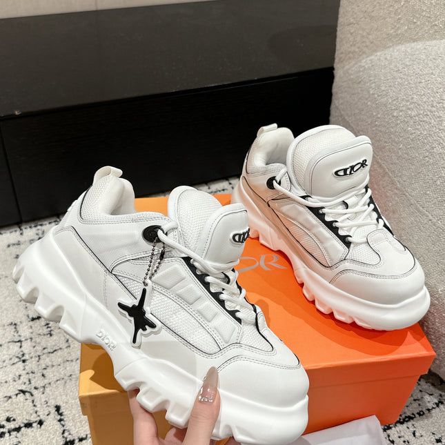 SNEAKER IN WHITE CALFSKIN AND BREATHABLE MESH 175310